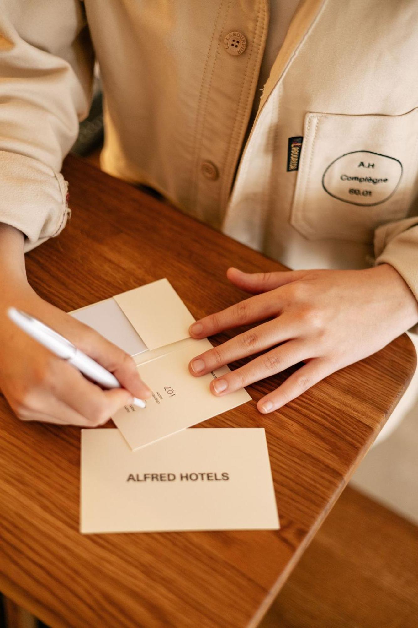 Alfred Hotels Компьень Экстерьер фото